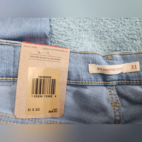 Levi's Women's Light Wash Skinny Jeans - Picture 2 of 5